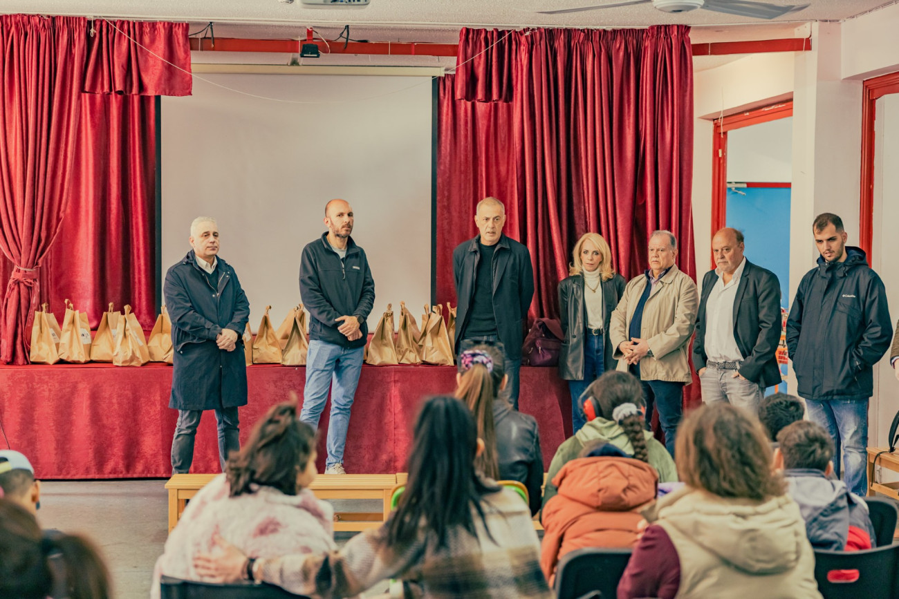 Ο Δήμος Πειραιά και η ΚΟ.Δ.Ε.Π. προσέφεραν δώρα στους μαθητές των Ειδικών Σχολείων ενόψει του Πάσχα
