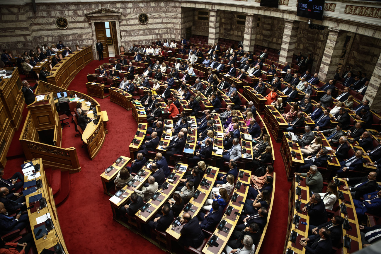 Νέα Δημοκρατία: Το παιχνίδι της ομάδας των 11