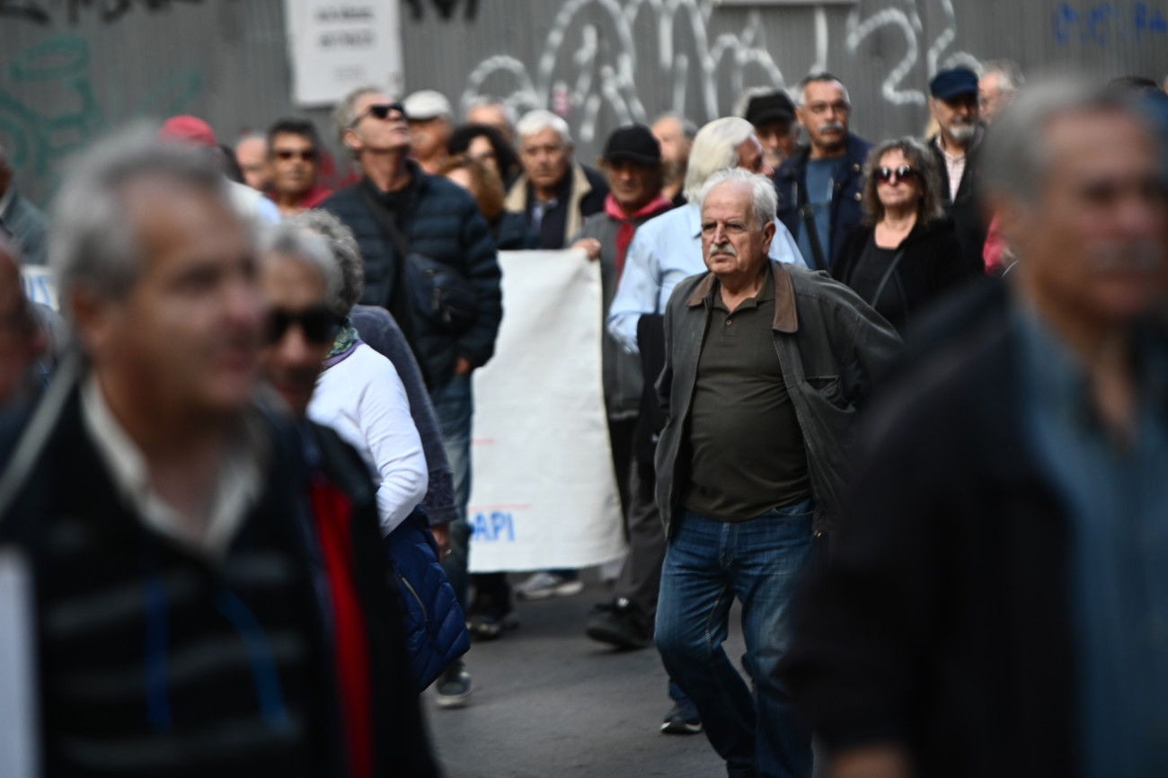 Συνταξιούχοι: Πάσχα με άδεια πορτοφόλια και αίτημα για επιταγή φτώχειας