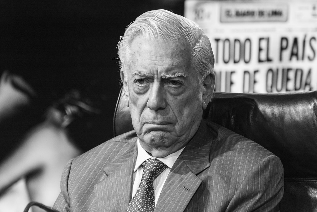 Το πολιτικό ταξίδι του Μάριο Βάργκας Λιόσα: Από τον Κάστρο στη Θάτσερ