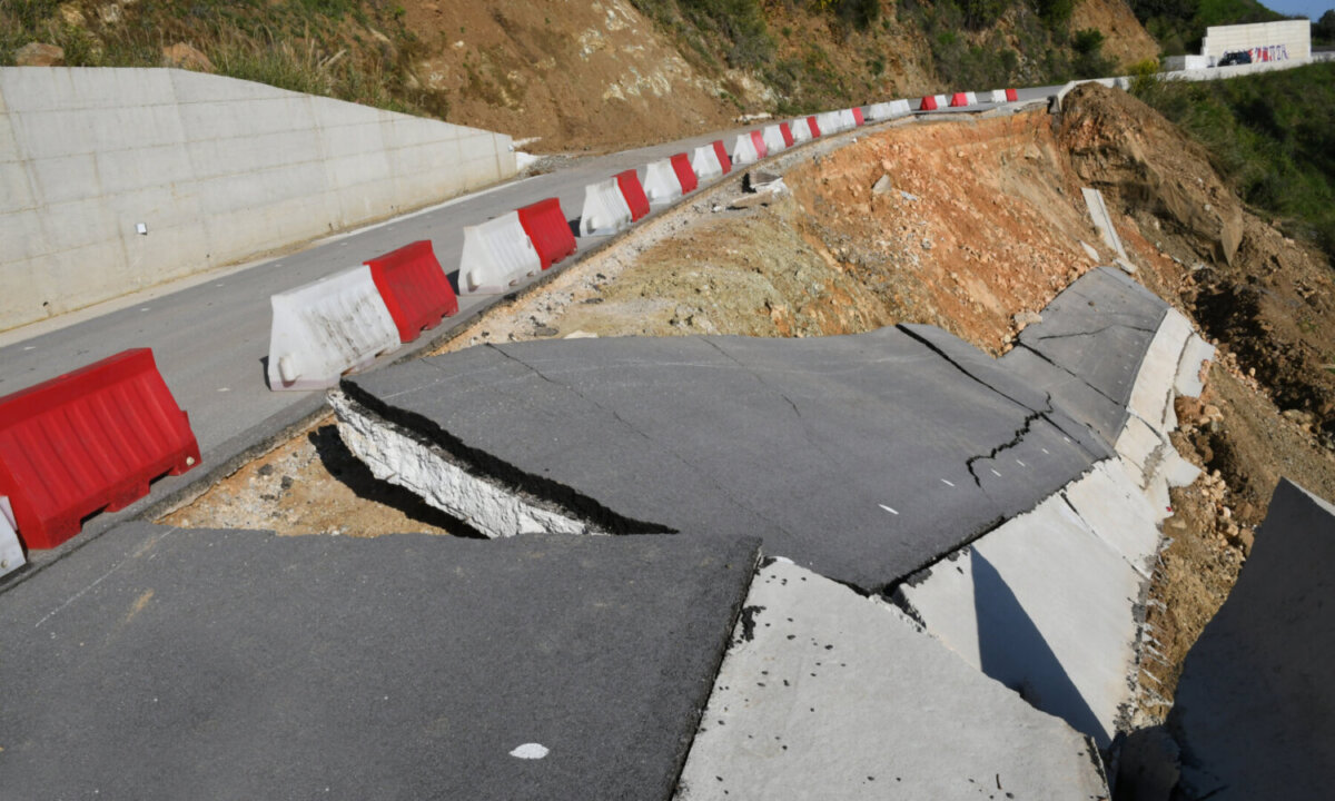 Λάρισα: Παρέμβαση της Εισαγγελίας για την κατάρρευση του δρόμου Ρακοπόταμου – Κεραμιδίου