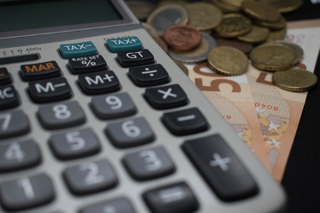 ΙΟΒΕ: Αρνητικές προοπτικές για την Ελλάδα λόγω δασμών – Ανάπτυξη στο 2,2% και πληθωρισμός στο 2,8% το 2025