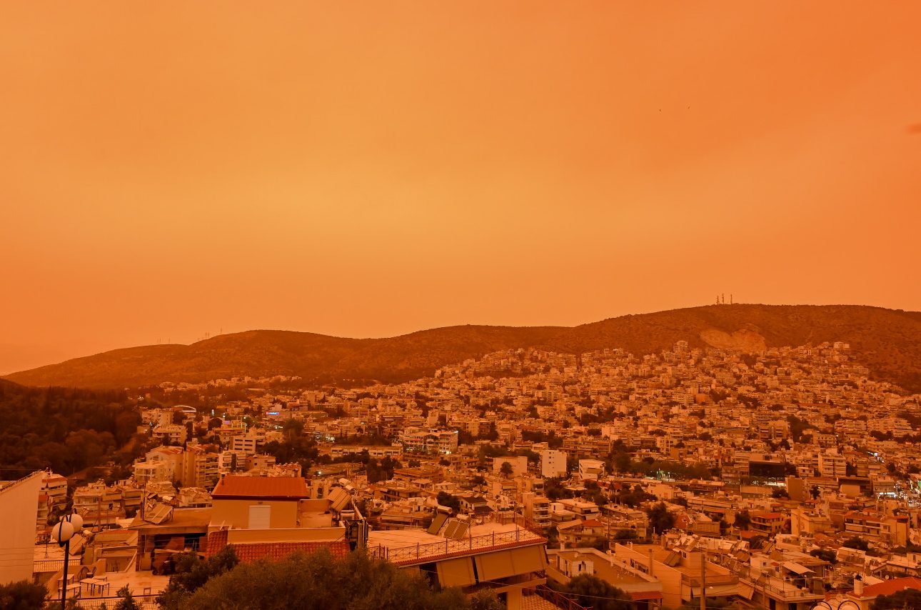 Επιστροφή της αφρικανικής σκόνης με υψηλές θερμοκρασίες: Ποιες περιοχές θα πλήξει