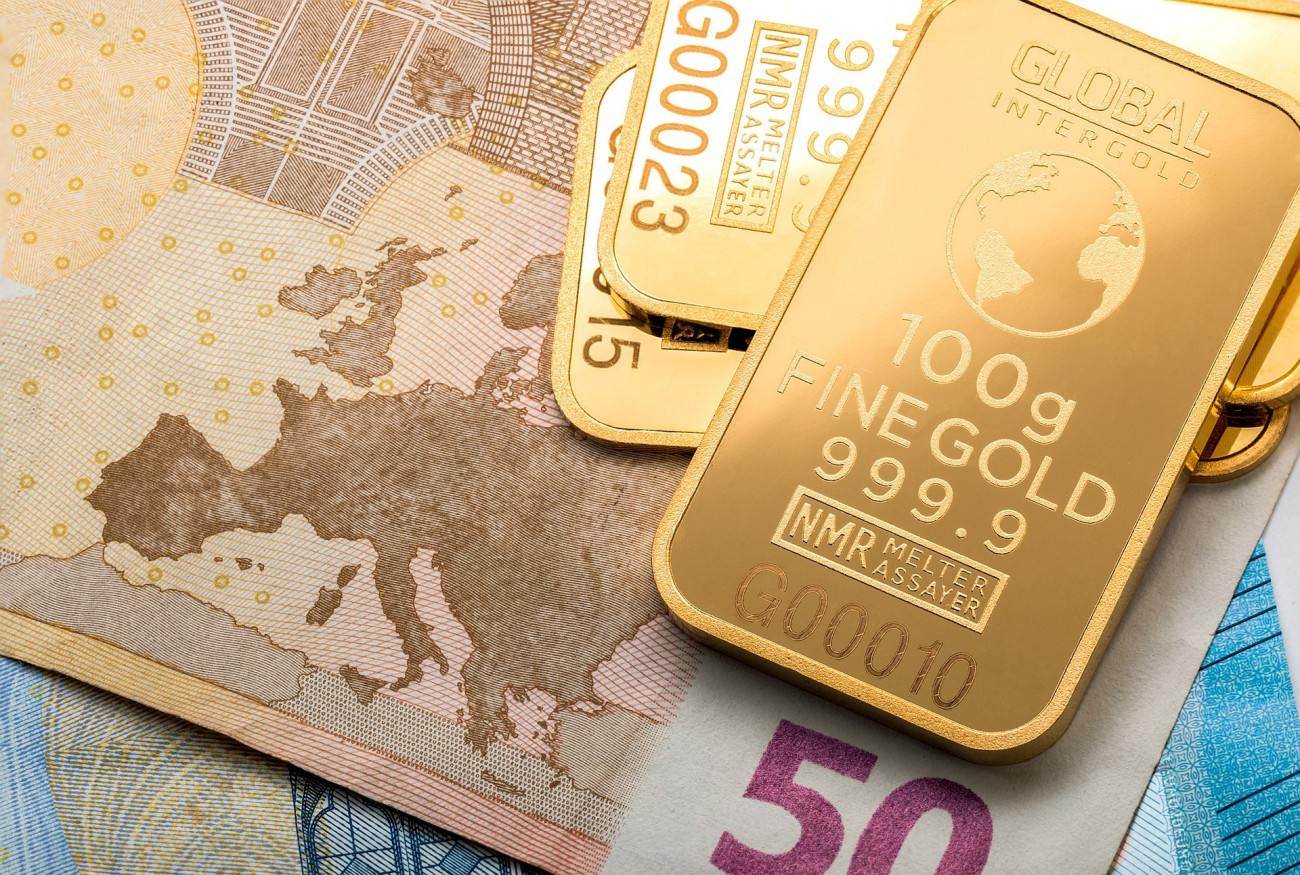 Χρυσός: Νέο ιστορικό υψηλό άνω των 3.300 δολαρίων
