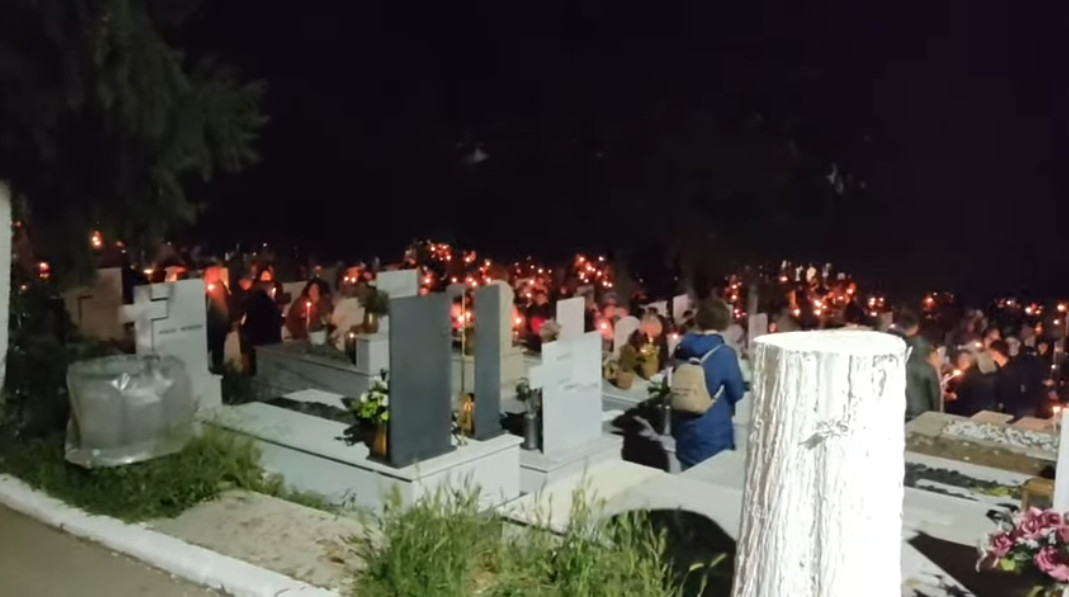 Ανάσταση: Πού ψάλλεται το Χριστός Ανέστη στα νεκροταφεία της Ελλάδας;