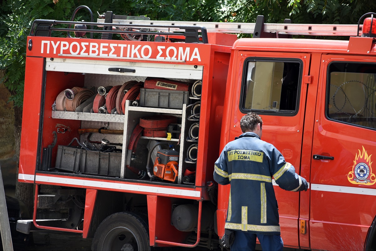 Θανατηφόρο τροχαίο στον Ασπρόπυργο: Οδηγός ανασύρθηκε χωρίς ζωή από φλεγόμενο όχημα