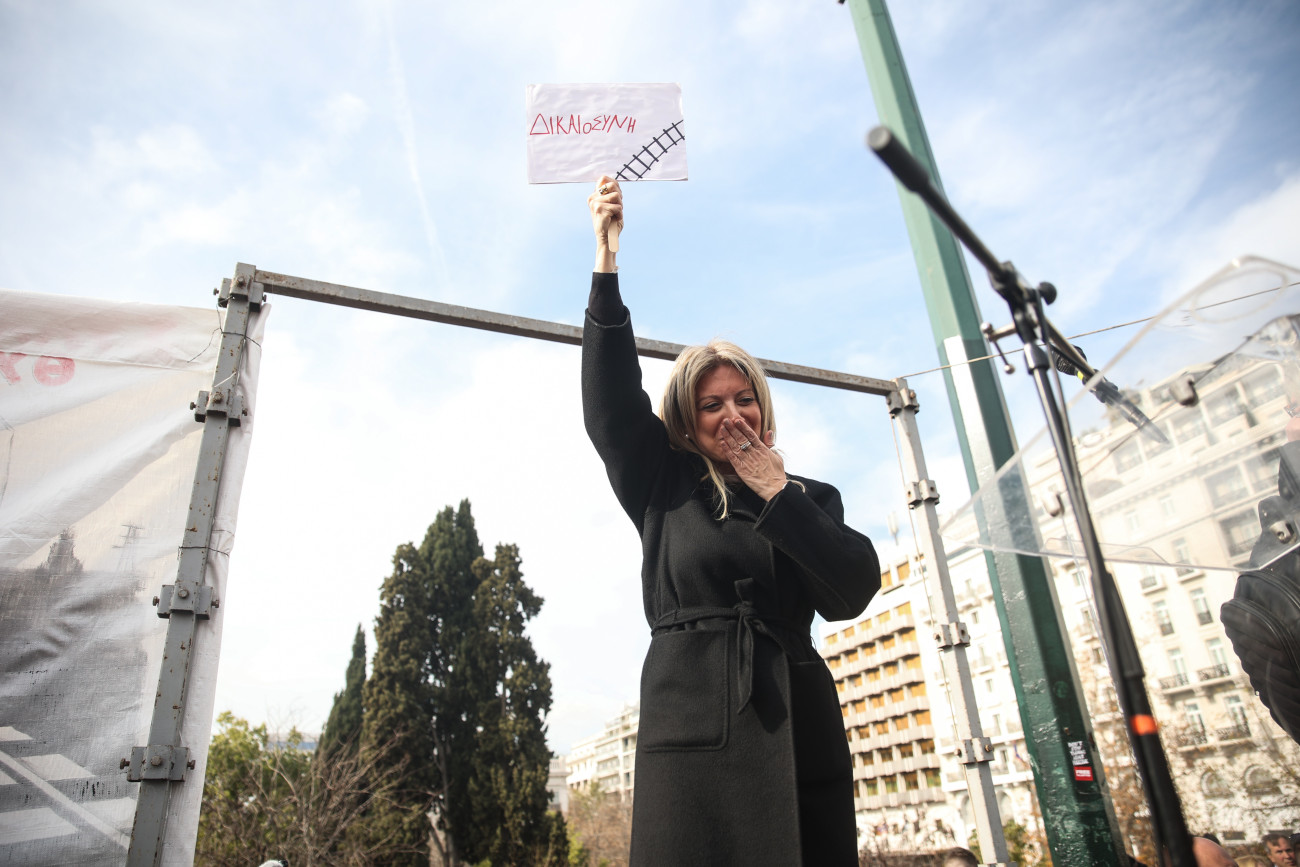 Η κραυγή για δικαιοσύνη: Η Μαρία Καρυστιανού στους Sunday Times εκφράζει την οργή της για την καταστροφή στα Τέμπη