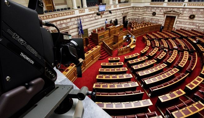 Επιχειρήματα και αντεπιχειρήματα για την ακρίβεια: Αντιπαράθεση στη Βουλή