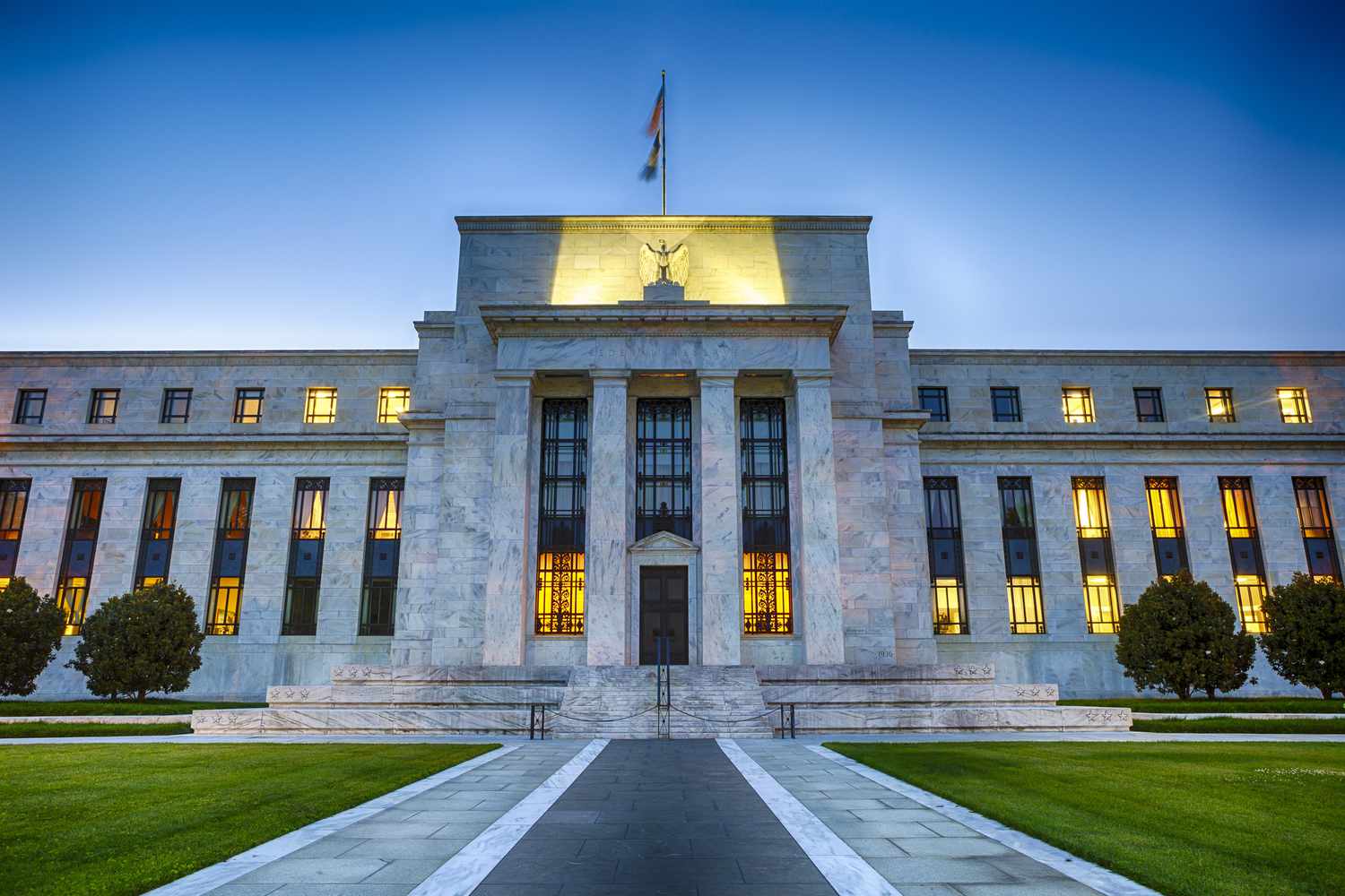 Η μάχη για τον έλεγχο της Fed: Πώς ο Τραμπ αμφισβητεί τα όρια της νομισματικής ανεξαρτησίας