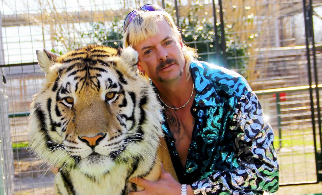 Γάμος του Joe Exotic: Παντρεύτηκε τον συγκρατούμενό του Jorge Marquez στη φυλακή