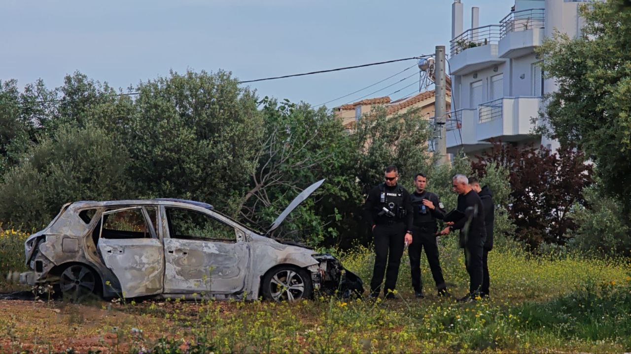 Δολοφονία στο Χαλάνδρι: Ανακαλύφθηκε το καμένο όχημα των δραστών της εκτέλεσης του Γιώργου Μοσχούρη