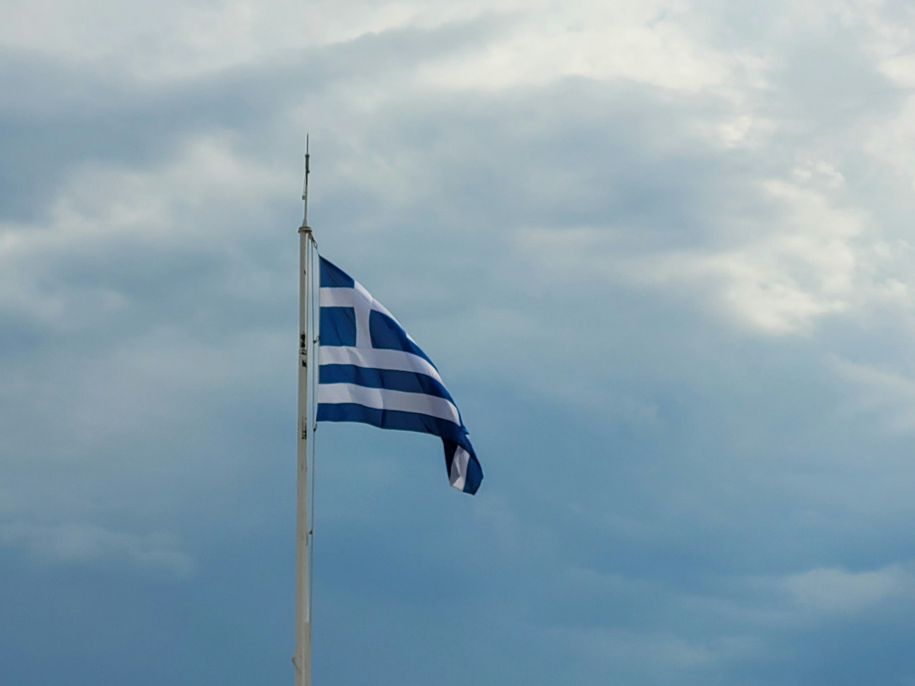 Δοκιμασία της δημοκρατίας στην Ελλάδα: 79% των πολιτών εκφράζει δυσαρέσκεια