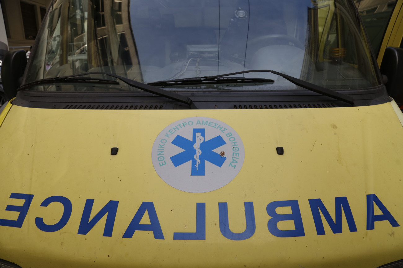 Ηράκλειο: Στο νοσοκομείο 19χρονος μετά την πτώση του από τον 2ο όροφο πολυκατοικίας