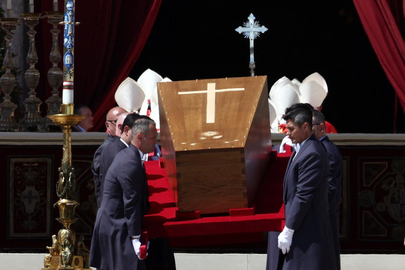 4+1 σημαντικές παπικές κηδείες: Ποιες ήταν οι πιο αξιοσημείωτες στιγμές;