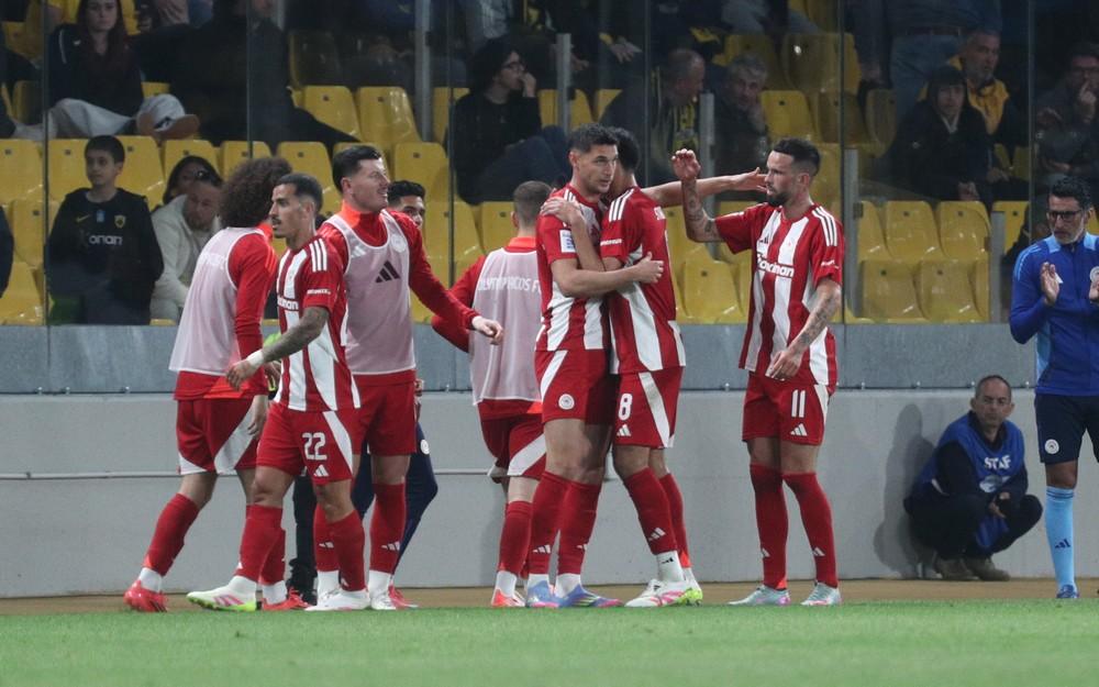 Ολυμπιακός – ΑΕΚ: Η απόλυτη κυριαρχία του ερυθρόλευκου αιώνα