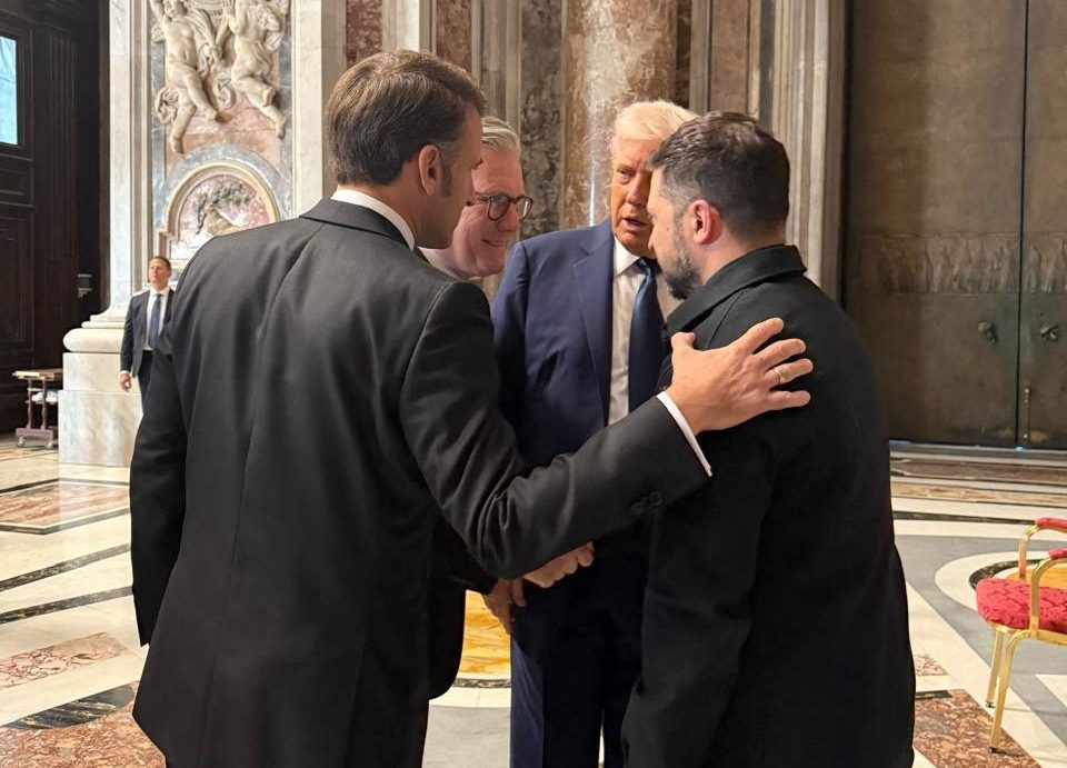 Τραμπ: Απέκλεισε τον Μακρόν στη συνάντηση με τον Ζελένσκι, λέγοντας Δεν πρέπει να είσαι εδώ