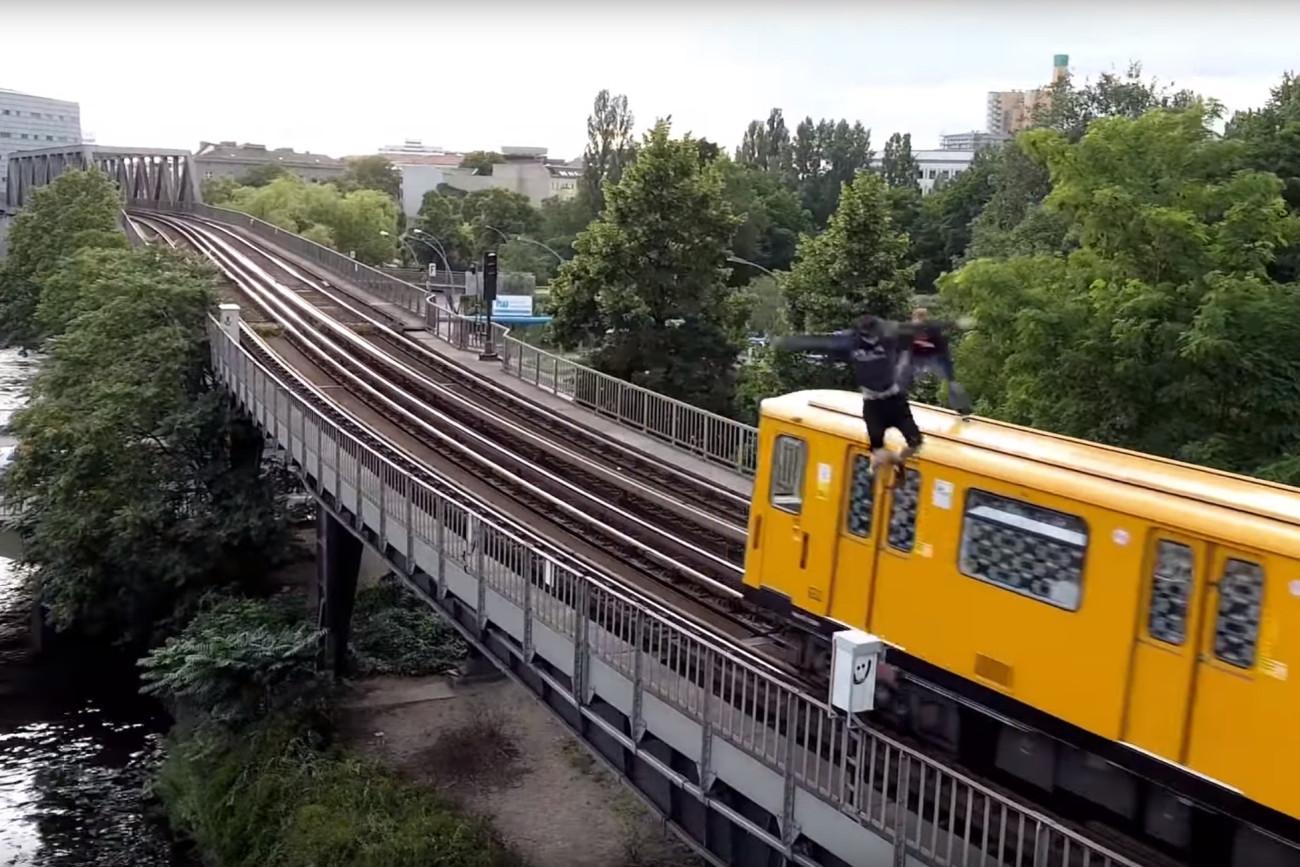 Βερολίνο: Δύο νεαροί train surfers απώλεσαν τη ζωή τους σε τραγικό δυστύχημα