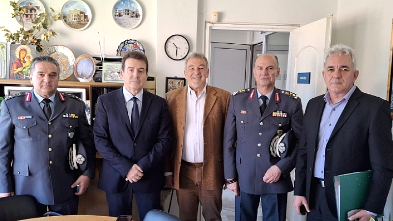 Συνάντηση του υπουργού Προστασίας του Πολίτη με τον δήμαρχο Θέρμης για την ανέγερση νέου κτιρίου της ΕΛΑΣ