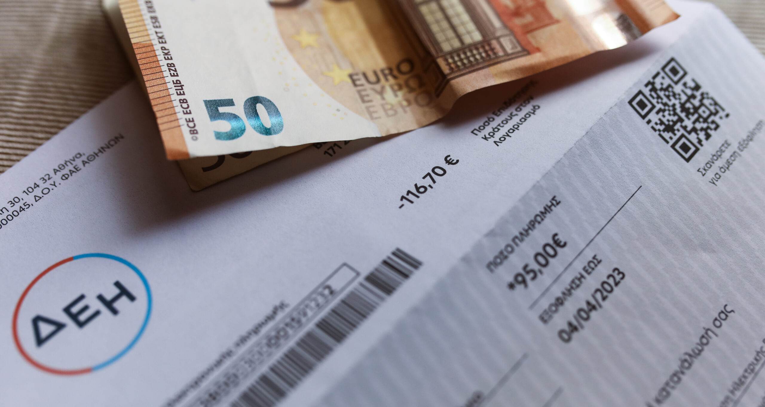 ΔΕΗ: Κρυφές αυξήσεις και πρόσθετες επιβαρύνσεις στα τιμολόγια ρεύματος – Ποιους επηρεάζει