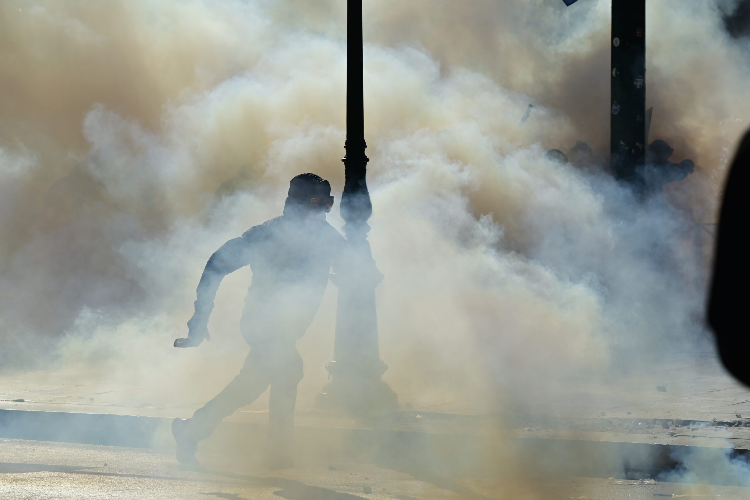 Νόμος και Τάξη στα Πανεπιστήμια: Σπασμένες Τζαμαρίες και Σπασμένα Αφηγήματα