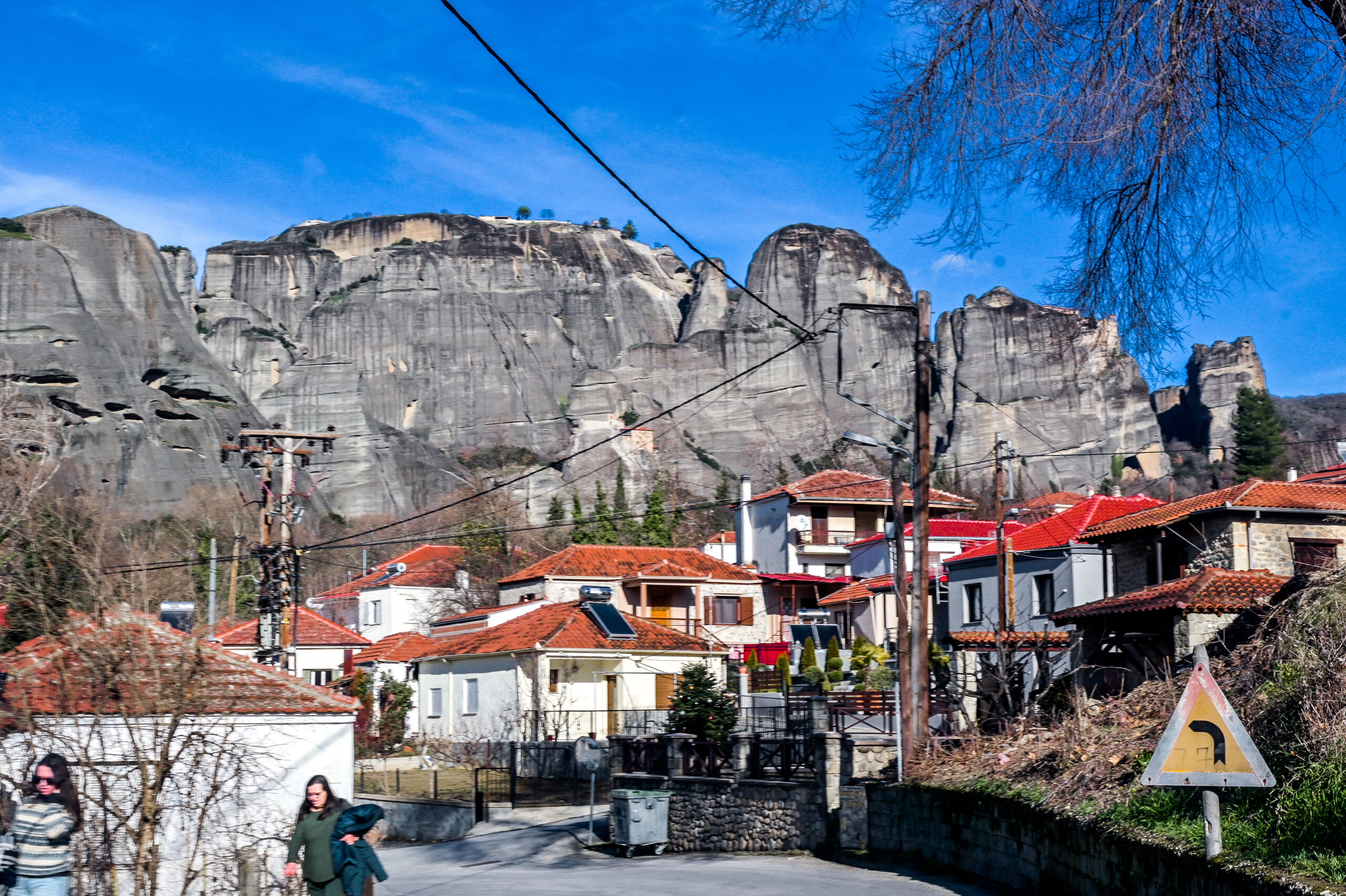Ο Παπασταύρου προσπαθεί να καθησυχάσει τους «γαλάζιους» για τη δόμηση σε οικισμούς κάτω των 2.000 κατοίκων