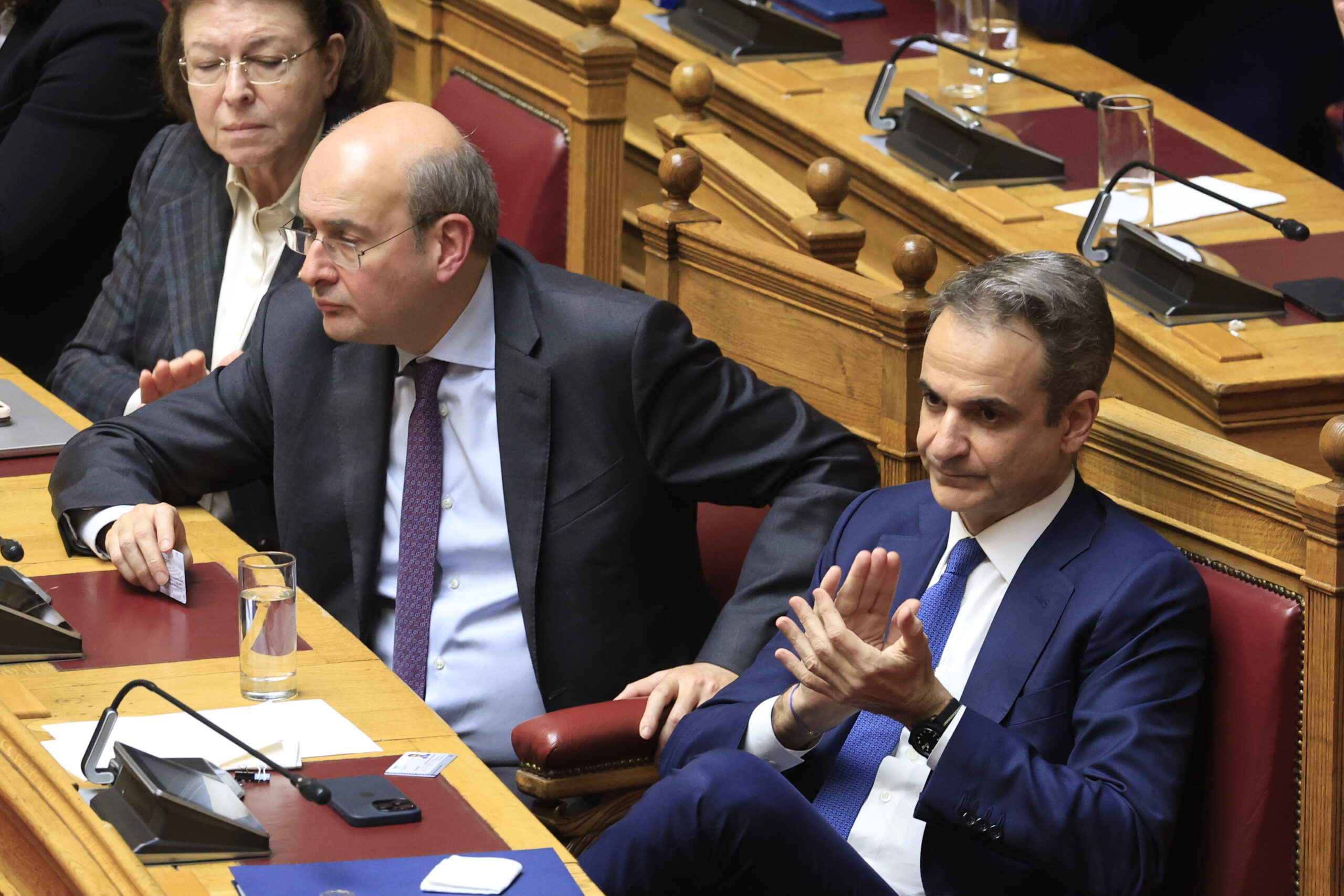 Βουλή: Νέα δικογραφία διαβιβάστηκε για τα Τέμπη – 370 συγγενείς θυμάτων κατέθεσαν μήνυση στον Μητσοτάκη