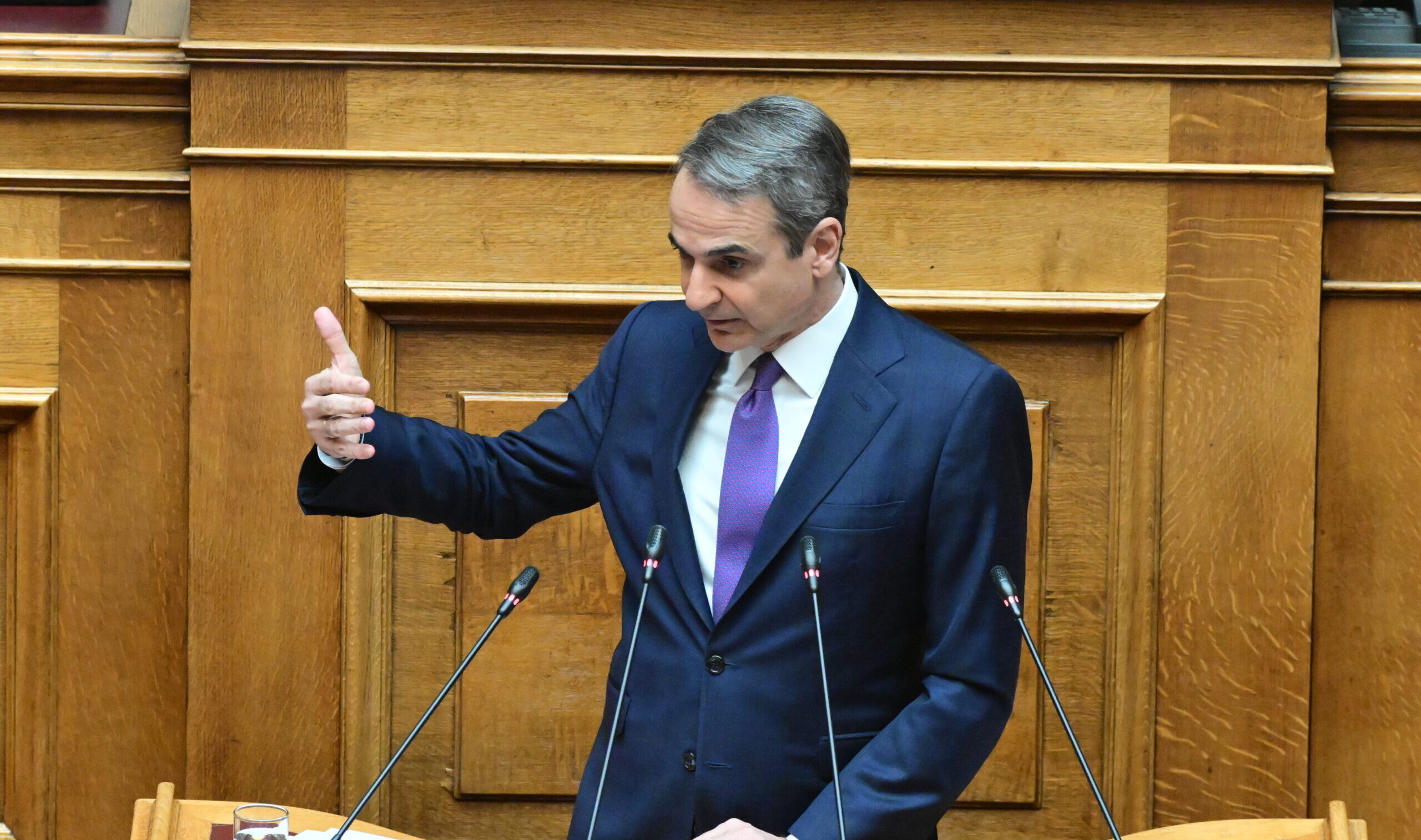 Ο Κυριάκος Μητσοτάκης κρατά «ζεστό» τον κομματικό μηχανισμό