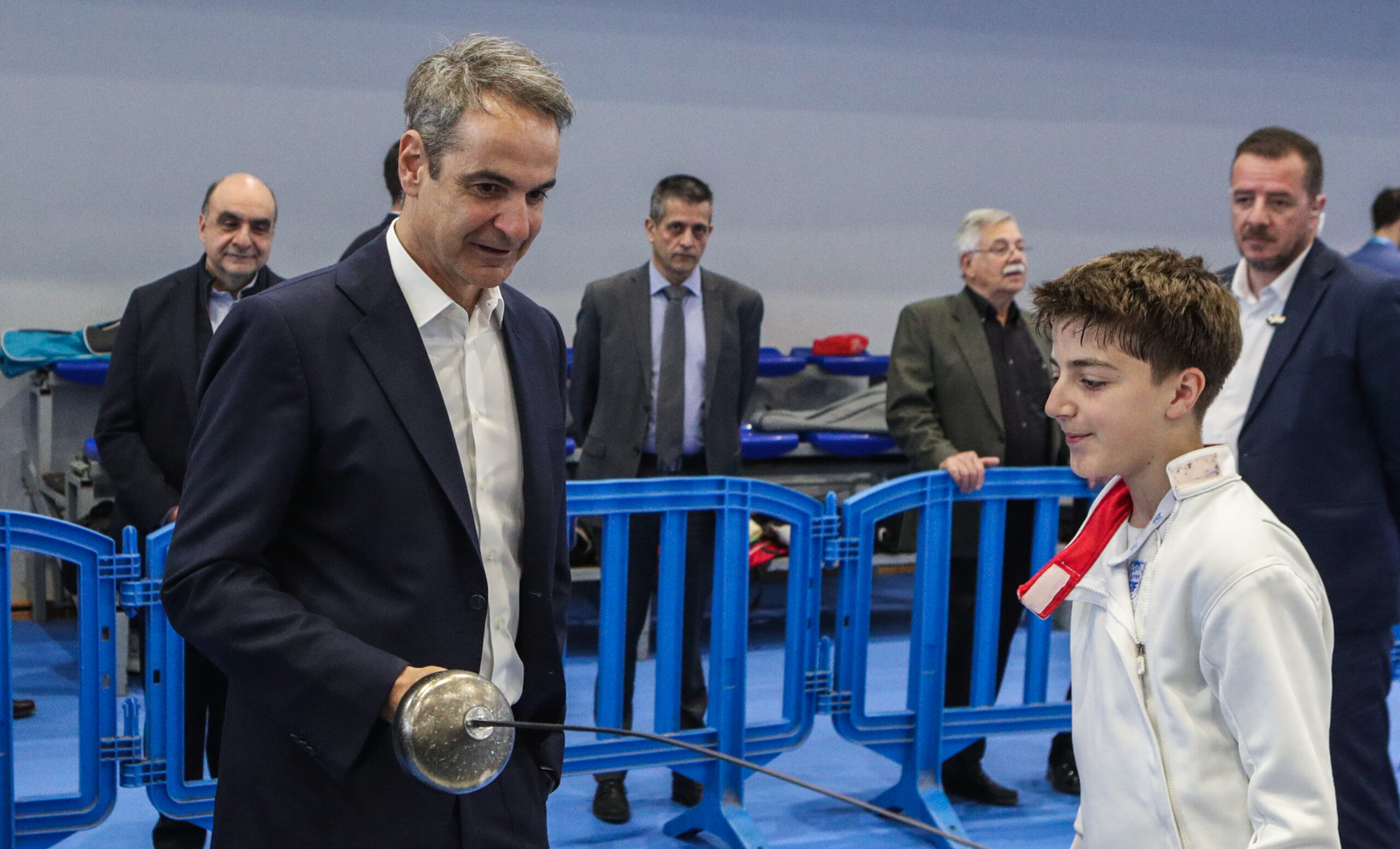 Μητσοτάκης στην Παιανία: Επισκέφτηκε τα ανακαινισμένα γήπεδα στίβου και ξιφασκίας – «Να φέρουν γούρι στους Έλληνες αθλητές»