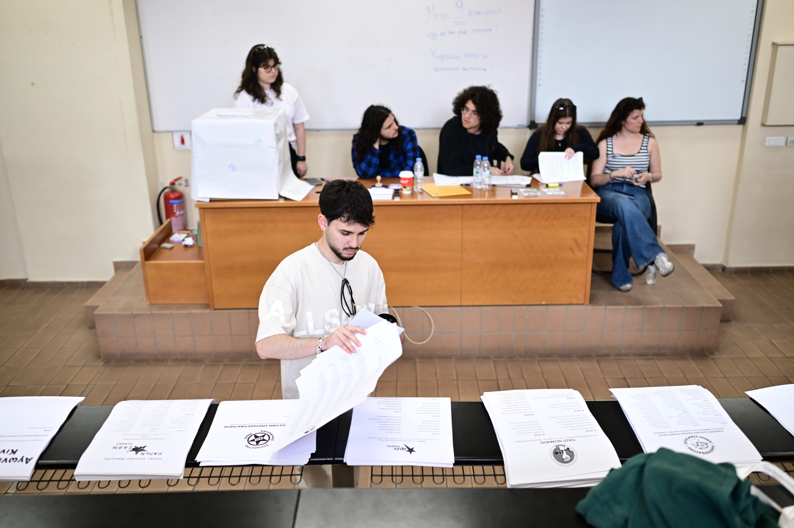 Και οι δύο νικητές στις φοιτητικές εκλογές! Σα να λέμε… όλοι ευχαριστημένοι!
