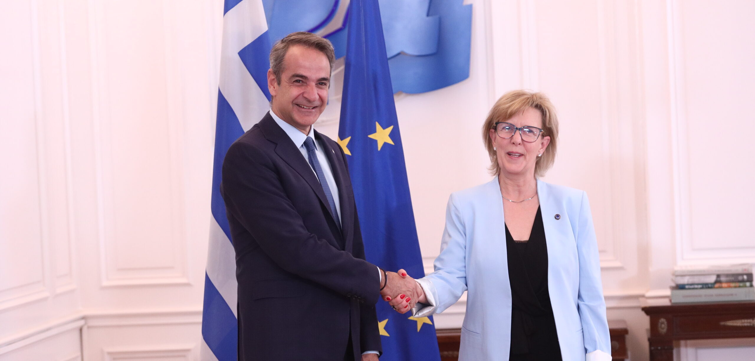 Συνάντηση Μητσοτάκη με Επίτροπο Χρηματοοικονομικών της ΕΕ: «Η Ελλάδα έχει αφήσει οριστικά πίσω της τα δύσκολα χρόνια»