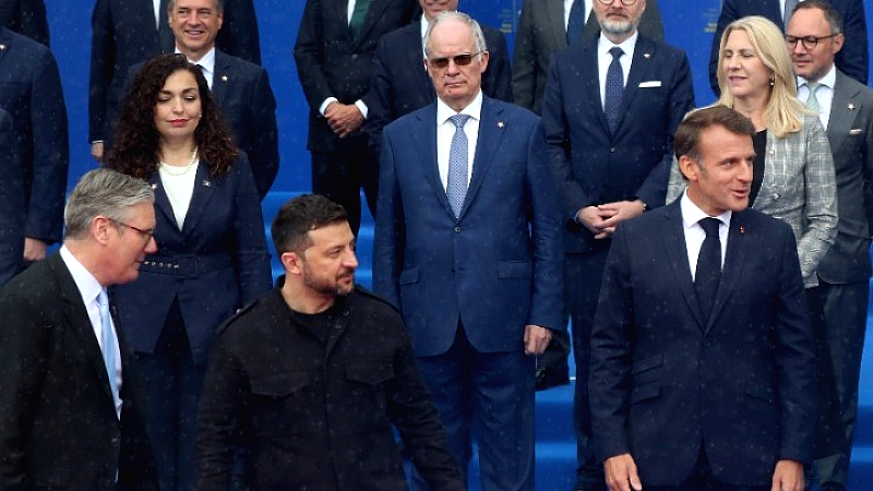 Απαράδεκτη η συμπεριφορά της Ρωσίας, δηλώνουν οι ηγέτες Γαλλίας και Βρετανίας