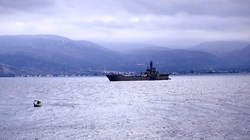 Αποκατάσταση μηχανικής βλάβης σε φορτηγό πλοίο στο στενό Καφηρέα