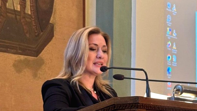 Σημαντικός χαιρετισμός της Μάιρας Μυρογιάννη στο Α’ Διεθνές Συμπόσιο Θεολογικών Σχολών