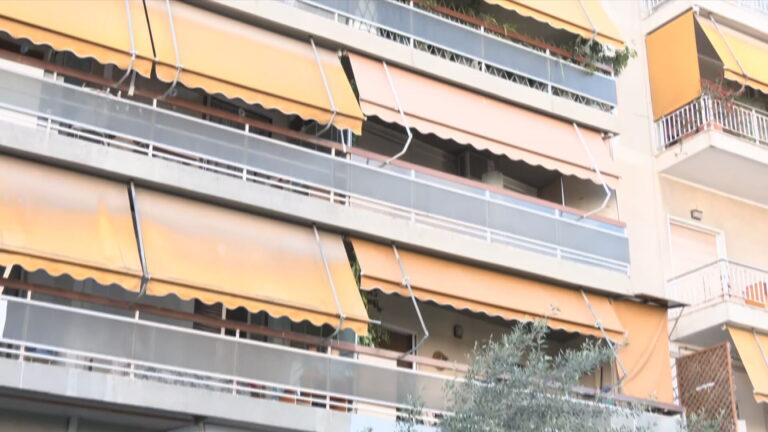 Καλλιθέα: Η θεία της 7χρονης που σκοτώθηκε από σπασμένη τζαμαρία αφέθηκε ελεύθερη