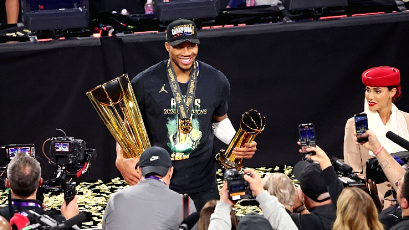 ESPN: Ο Γιάννης Αντετοκούνμπο εξετάζει το ενδεχόμενο αποχώρησης από το Μιλγουόκι