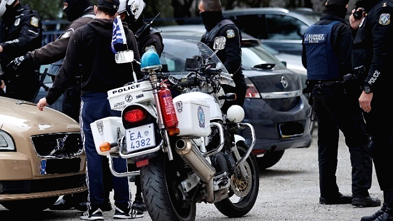 Σημαντική επιτυχία: Κατασχέθηκαν 194 κιλά ακατέργαστης κάνναβης σε ταχύπλοο στη Γλυφάδα