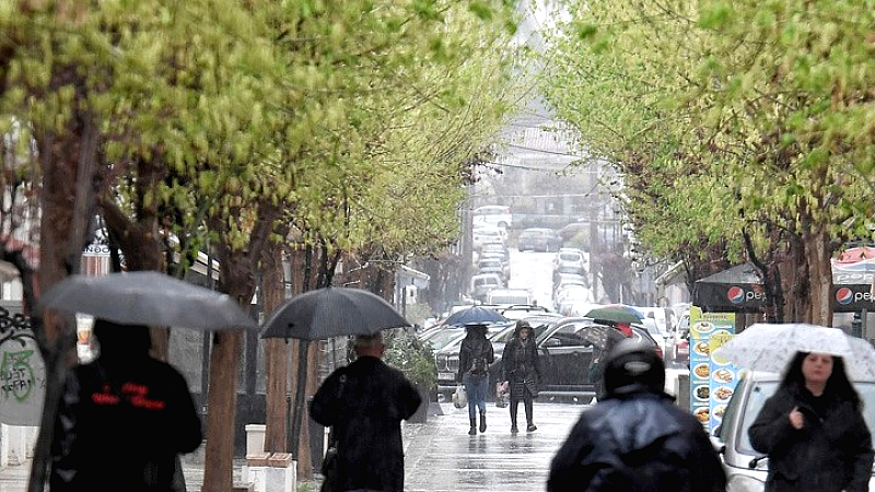 Επικίνδυνες καιρικές συνθήκες στην κεντρική και βόρεια Ελλάδα με ισχυρές βροχές και καταιγίδες