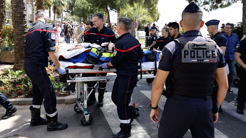 Σοβαρός τραυματισμός στην Κρουαζέτ: Φοίνικας πέφτει σε περαστικό κατά τη διάρκεια του Φεστιβάλ Καννών