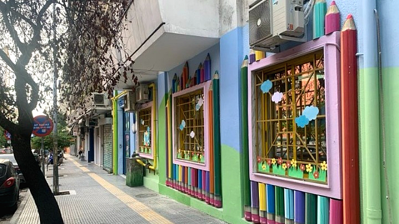 Ένα εικαστικό παραμύθι στις εισόδους των νηπιαγωγείων της Θεσσαλονίκης