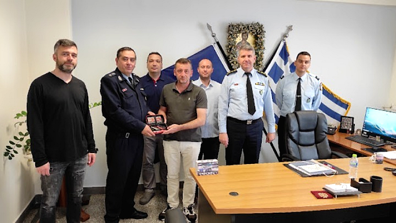 Δωρεά έξι φορητών φορτιστών αυτοκινήτου από την Ε.Α.Α.Μ.Θ. στις Υπηρεσίες Τροχαίας Αν. Μακεδονίας και Θράκης