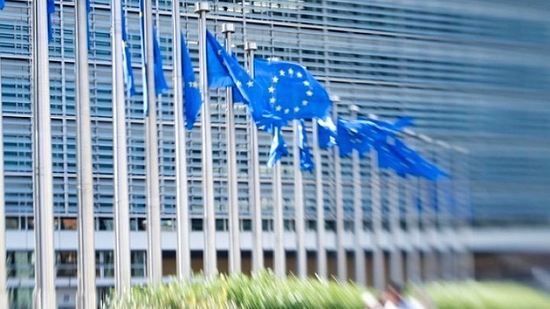 Η Ευρώπη προγραμματίζει αύξηση εισαγωγών από τις ΗΠΑ κατά 50 δισ. ευρώ, σύμφωνα με δηλώσεις του Επιτρόπου Εμπορίου