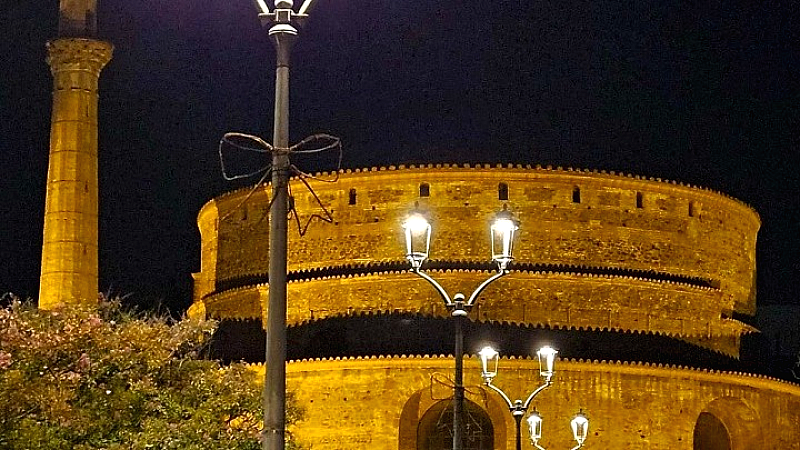 Νέα πρωτοβουλία της Περιφέρειας για την ανάδειξη 11 μνημείων της Θεσσαλονίκης με σύγχρονο φωτισμό