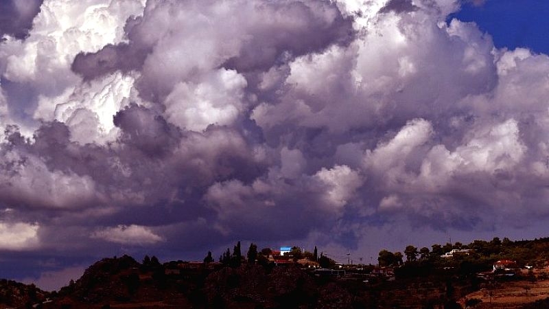 Ισχυρές βροχές και καταιγίδες, μεταφορά αφρικανικής σκόνης – ποια είναι τα αναμενόμενα φαινόμενα