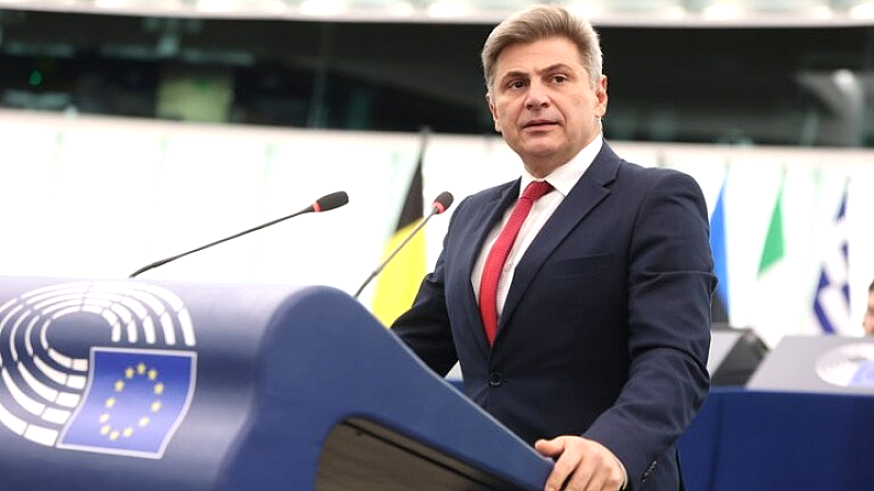 Φαραντούρης: Όχι €4 δισ. ευρώ στην Αίγυπτο χωρίς σεβασμό στη Μονή Σινά – Σήμερα η συζήτηση στην Ολομέλεια