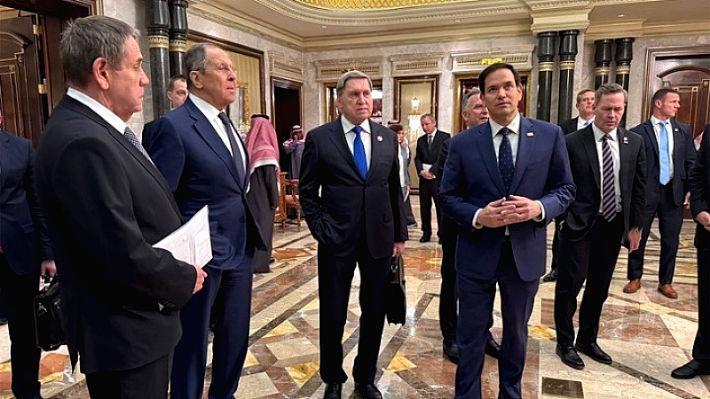 Ο Μ. Ρούμπιο προτρέπει τον Σ. Λαβρόφ σε διαπραγματεύσεις με καλή πίστη για την Ουκρανία