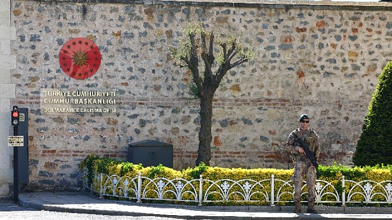 Ο Ζελένσκι στέλνει αντιπροσωπεία στην Κωνσταντινούπολη για ειρηνευτικές συνομιλίες