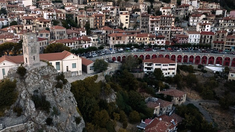 Οι Αθηναίοι ανακαλύπτουν το «χωριό τους» στην καρδιά της Ρούμελης