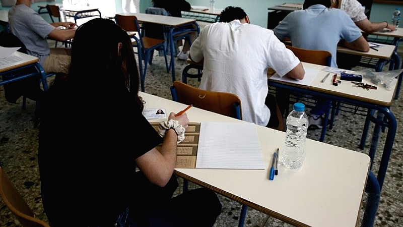 Πρεμιέρα Πανελλαδικών Εξετάσεων με Νεοελληνική Γλώσσα και Λογοτεχνία