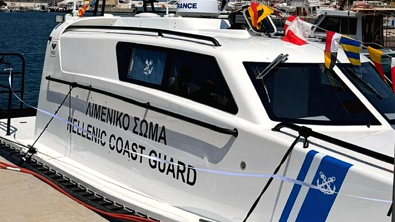 Στους Φούρνους εγκαινιάστηκε το πρώτο από τα 11 υπερσύγχρονα πλωτά ασθενοφόρα του Λιμενικού