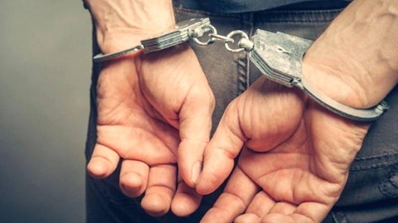 Συνελήφθησαν δύο ανήλικοι για ληστείες στον Πειραιά: Βίαιες επιθέσεις κατά ανηλίκων